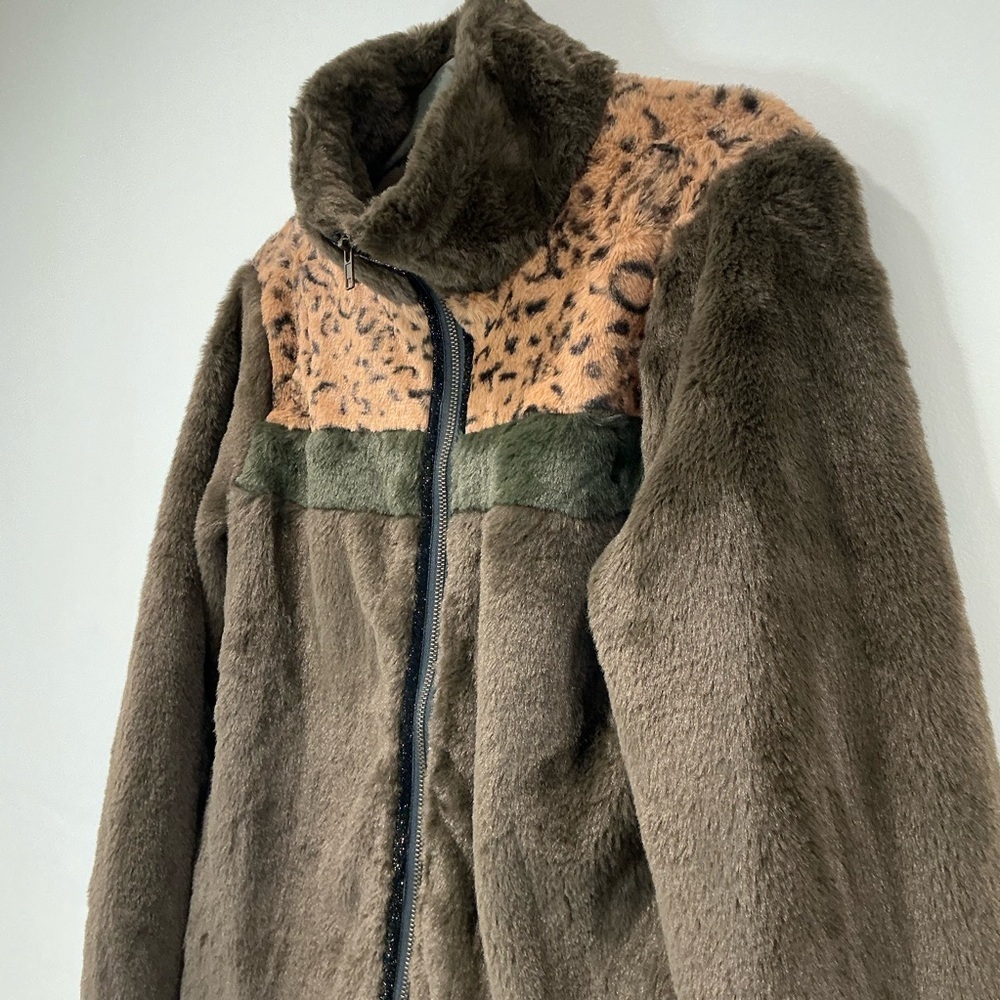 NWOT Mystree Women’s Long Sleeve Faux Fur Animal Print Jacket - Picture 3 of 11